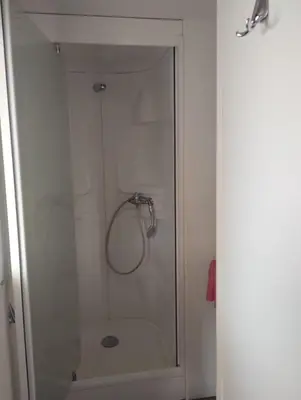Salle de bains dans l'établissement Mobilhomme munster