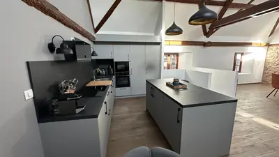 Cuisine ou kitchenette dans l'établissement Les 4 Fontaines