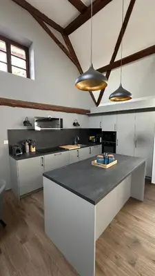 Cuisine ou kitchenette dans l'établissement Les 4 Fontaines