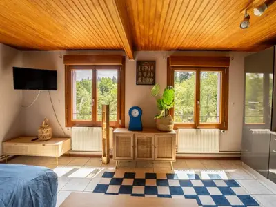 Coin salon dans l'établissement Appartement confortable avec cuisine équipée - API-1-52-759