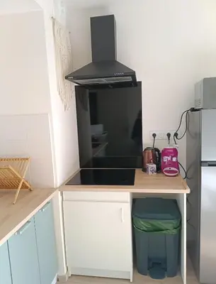 Cuisine ou kitchenette dans l'établissement La Parenthèse Divine Studio avec balcon Mulhouse