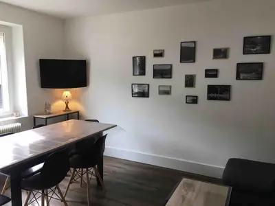 Télévision ou salle de divertissement dans l'établissement Appartement nid douillet 3 étoiles au centre ville de la Bresse