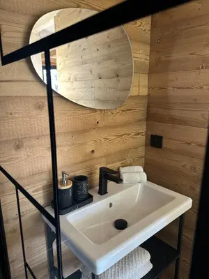 Salle de bains dans l'établissement Lodge with private spa