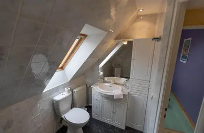 Salle de bains dans l'établissement Aux Cerfs des Vignes - Groupe