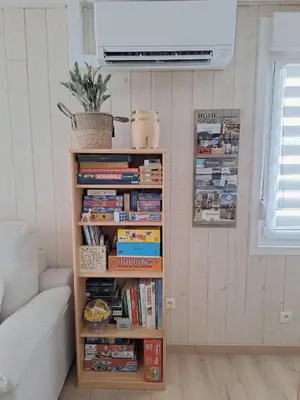 Bibliothèque dans la maison de vacances