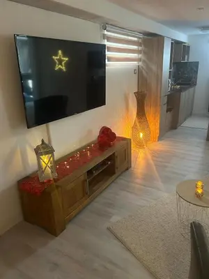 Télévision ou salle de divertissement dans l'établissement appartement en sous sol