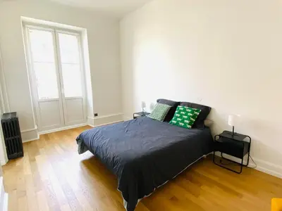 Un ou plusieurs lits dans un hébergement de l'établissement Stanislas Apartment, 8 people, private parking