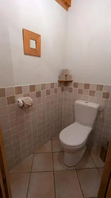 Salle de bains dans l'établissement Eco-friendly chalet with private hot tub, Vosges mountain