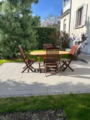 Jardin de l'établissement Chez F & G terrasse privée dans jardin