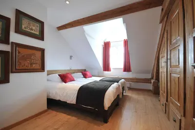 Un ou plusieurs lits dans un hébergement de l'établissement Les Balcons De Riquewihr