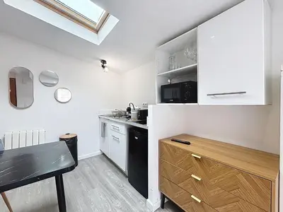 Cuisine ou kitchenette dans l'établissement Le Jardin Secret Apartment