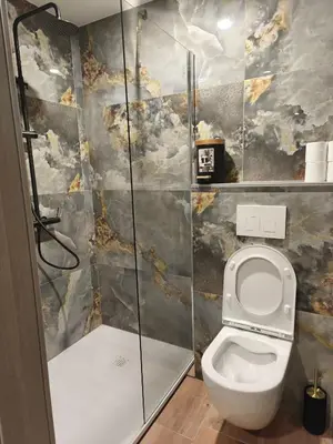Salle de bains dans l'établissement Gite Secret Spa Colmar - 5 pers - jacuzzi - 70m2 - 2 chambres séparés