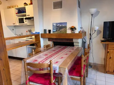Cuisine ou kitchenette dans l'établissement Appartement duplex avec vue sur le lac de Gérardme