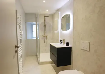Salle de bains dans l'établissement Outremer - Douceur bleue au centre de Colmar