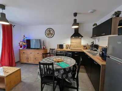 Cuisine ou kitchenette dans l'établissement Appartement cocooning au cœur des Hautes-Vosges avec terrasse et parking privé - FR-1-589-841