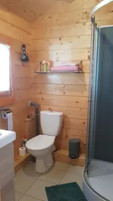 Salle de bains dans l'établissement Chalet L' Aventurière