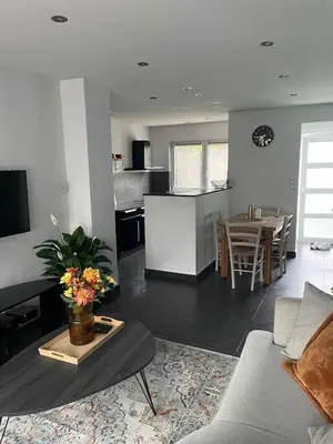 Cuisine ou kitchenette dans l'établissement Cozy house with garden