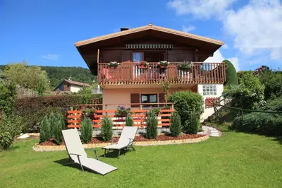 Jardin de l'établissement Chalet exposition sud le Nid Douillet
