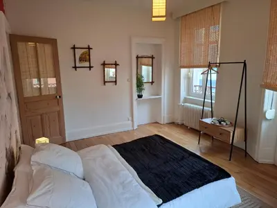 Un ou plusieurs lits dans un hébergement de l'établissement L'echappée Belfortaine - Appartement Belfort, 1 chambre Sauna proche Technhom