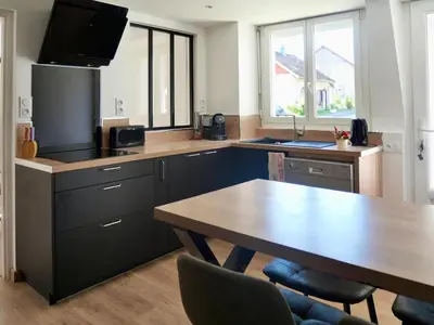 Cuisine ou kitchenette dans l'établissement Calme à la campagne, confort de la ville !