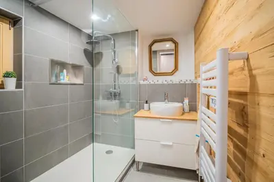 Salle de bains dans l'établissement Au Stammtisch - Cozy, rustic and authentic