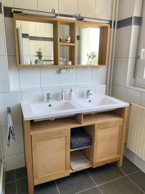 Salle de bains dans l'établissement Expérience unique Explorer 3 pays depuis le même logement
