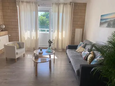 Coin salon dans l'établissement Expérience unique Explorer 3 pays depuis le même logement