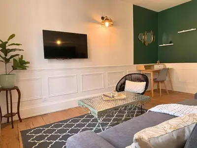 Télévision ou salle de divertissement dans l'établissement Suite Aube by Maison Barfusser
