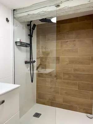 Salle de bains dans l'établissement La Cachette - Centre Ville - Proche Parking Gratuit - Wifi & TV - Commerces à Proximité