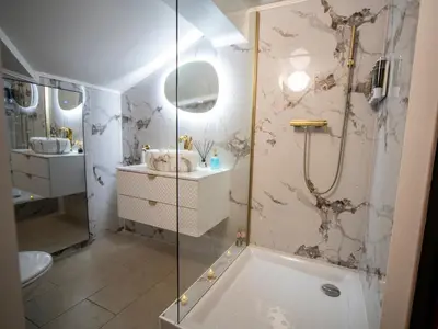 Salle de bains dans l'établissement Love Room Serenity Suite
