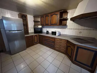 Cuisine ou kitchenette dans l'établissement Gîte Les Hirondelles 14 pers gitesdes2vallees