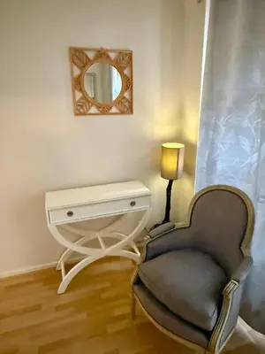 Coin salon dans l'établissement Petit Paradis 74 grand rue