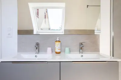 Salle de bains dans l'établissement Maison 3 chambres avec terrasse côté champ