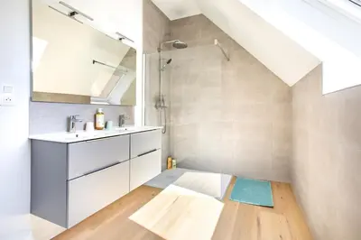 Salle de bains dans l'établissement Maison 3 chambres avec terrasse côté champ