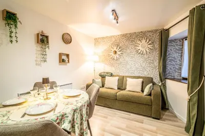 Coin salon dans l'établissement Cozy Old Town Suite - Quiet and Central Cocoon