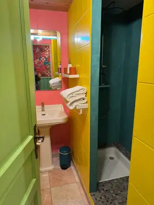 Salle de bains dans l'établissement Chèvreroche - Bol d'air