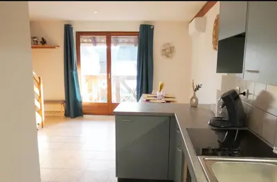Cuisine ou kitchenette dans l'établissement Le balcon suspendu