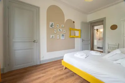 Un ou plusieurs lits dans un hébergement de l'établissement Beautiful Haussmannian apartment in Mulhouse city center
