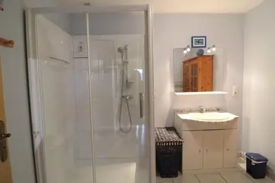 Salle de bains dans l'établissement Appartement Le Chalet Vert proche lac randonnées