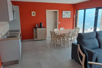 Cuisine ou kitchenette dans l'établissement Gîte Au Camp de Base vue panoramique