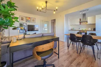 Cuisine ou kitchenette dans l'établissement Beautiful apartment 4 people Near Basel WiFi