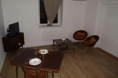 Télévision ou salle de divertissement dans l'établissement Le 70s 2 pièces proche Colmar