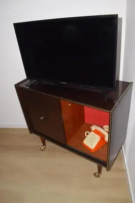 Télévision ou salle de divertissement dans l'établissement Le 70s 2 pièces proche Colmar