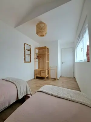 Un ou plusieurs lits dans un hébergement de l'établissement Chez Fernand à Colmar Maison neuve tout confort avec jardin et parking inclus