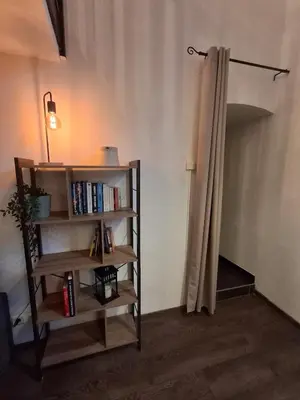 Bibliothèque dans l'appartement