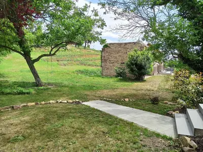 Jardin de l'établissement Au pied du Château d'Isenbourg, très beau F4 neuf avec jardin privé!