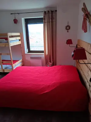 Un ou plusieurs lits dans un hébergement de l'établissement les piperiens