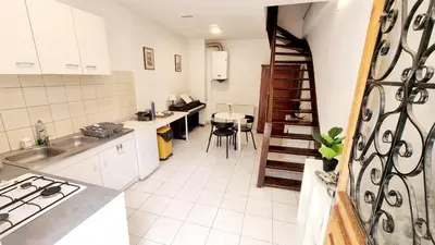 Cuisine ou kitchenette dans l'établissement Charmant duplex avec terrasse - Quartier prisé