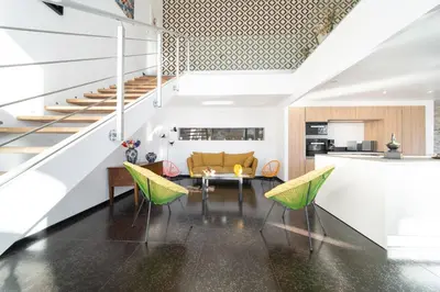 Cuisine ou kitchenette dans l'établissement Modern and spacious villa