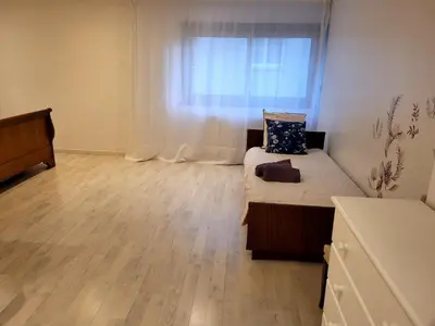 Un ou plusieurs lits dans un hébergement de l'établissement Modern and spacious villa